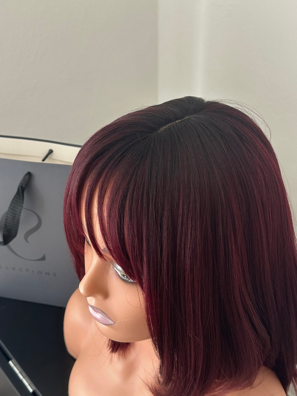Ruby – Parrucca Borgogna con Frangia